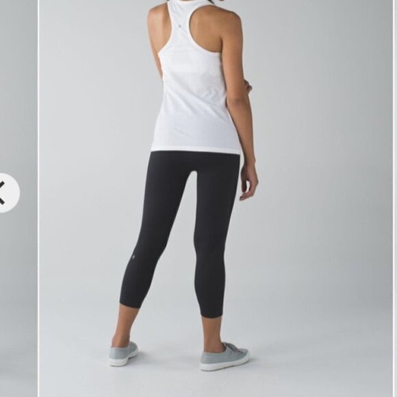 𝅺LULULEMON zone in black seamless compression yoga tights size 4 - Picture 2 of 16